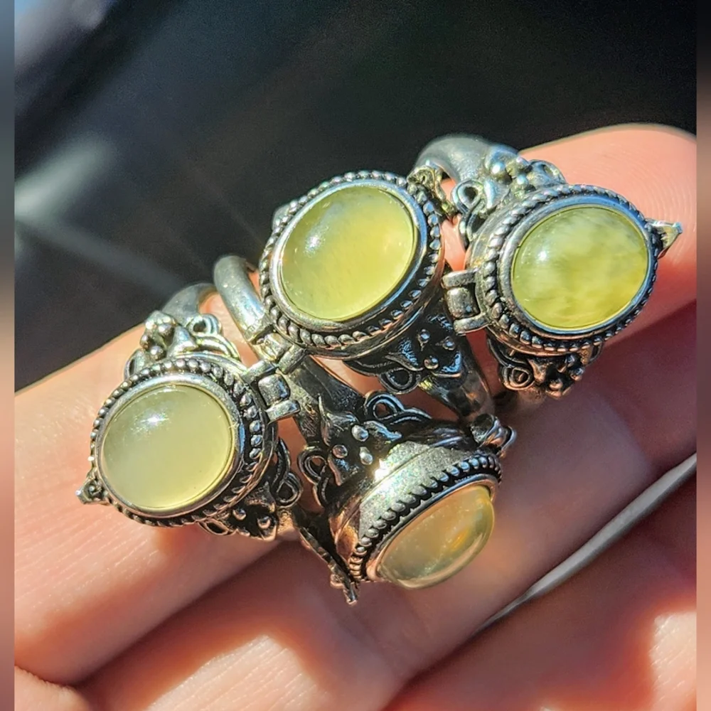 Prehnite Poison Ring. Adjustable Oil Jewlery. Vintage Victorian Style. - Picture 2 of 5